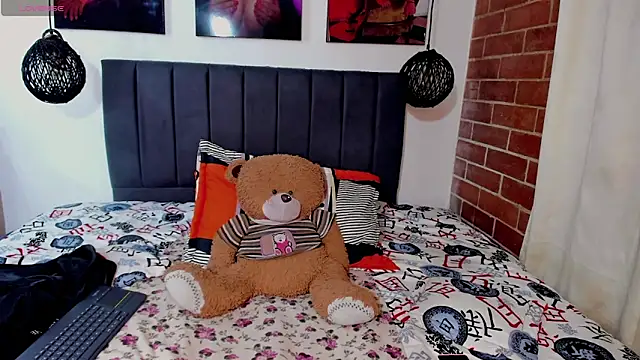 kyliejenner hot online show from 2, 11, 2025