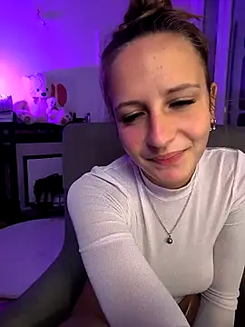 Snapshot of emma4xxx chatting on 18, 3, 2025 emma4xxx online show from 18, 3, 2025