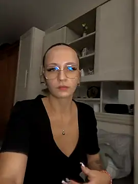 Snapshot of emma4xxx chatting on 23, 9, 2025 emma4xxx online show from 23, 9, 2025