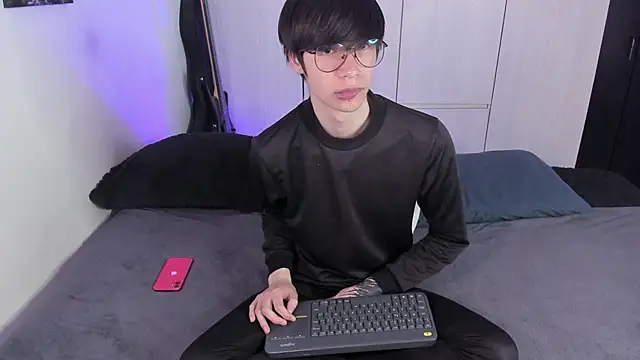 Aventure Twinks online show from 3, 2, 2025