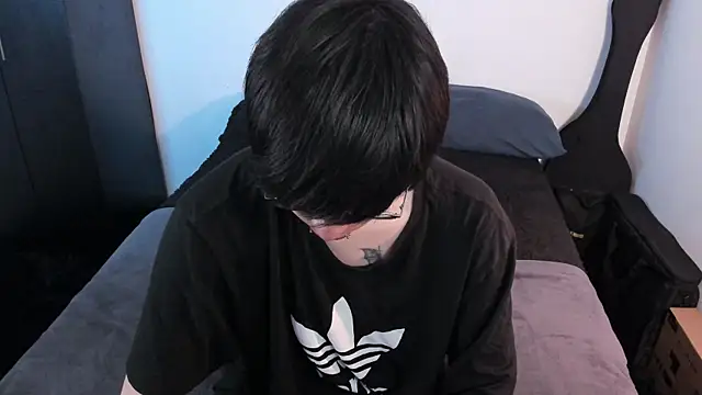 Aventure Twinks online show from 17, 4, 2026