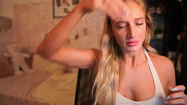 Nicolette  Shea  online show from 27, 11, 2025