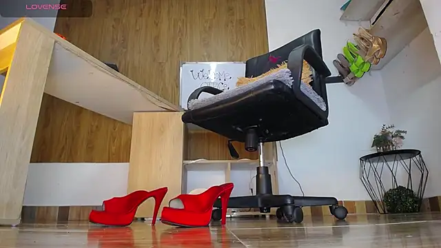 zultanalambert online show from 28, 2, 2025