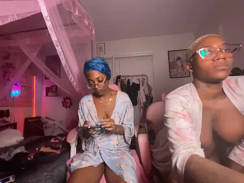 VixenCapri online show from 25, 5, 2026
