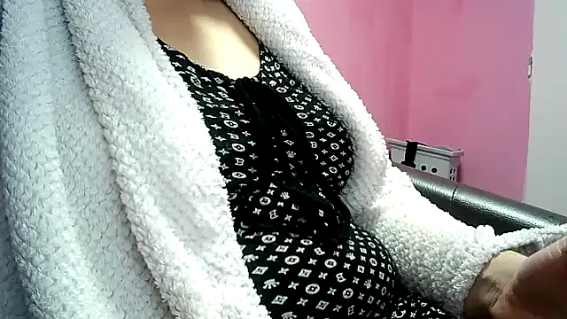 Snapshot of Lucinka1 chatting on 8, 12, 2024 Lucinka1 online show from 8, 12, 2024