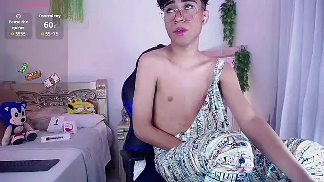 huge armound online show from 25, 9, 2025