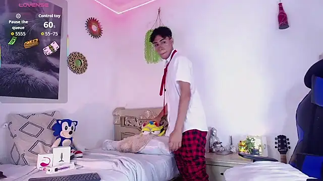 huge armound online show from 9, 10, 2025