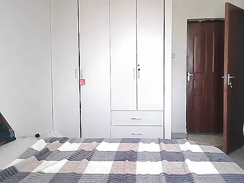 Snapshot of petiteebony_81 chatting on 14, 2, 2026 petiteebony 81 online show from 14, 2, 2026