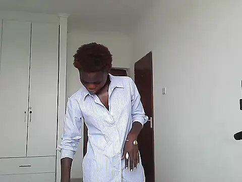 Snapshot of petiteebony_81 chatting on 12, 3, 2026 petiteebony 81 online show from 12, 3, 2026