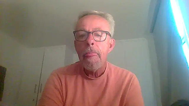 Snapshot of tuggy59 chatting on 21, 9, 2025 tuggy59 online show from 21, 9, 2025