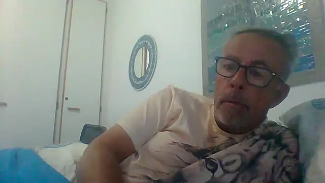 Snapshot of tuggy59 chatting on 24, 9, 2025 tuggy59 online show from 24, 9, 2025