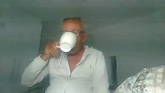 Snapshot of tuggy59 chatting on 8, 10, 2025 tuggy59 online show from 8, 10, 2025