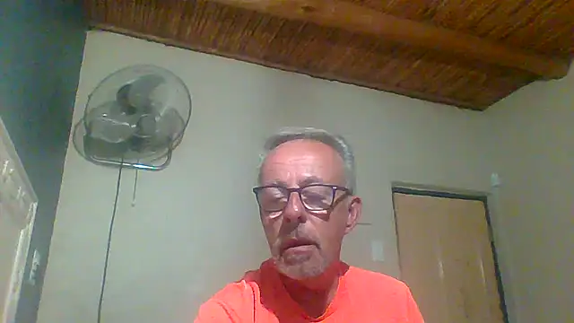 Snapshot of tuggy59 chatting on 12, 10, 2025 tuggy59 online show from 12, 10, 2025