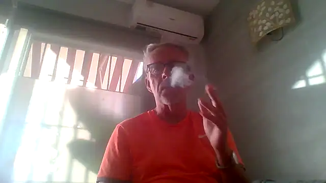 Snapshot of tuggy59 chatting on 30, 10, 2025 tuggy59 online show from 30, 10, 2025