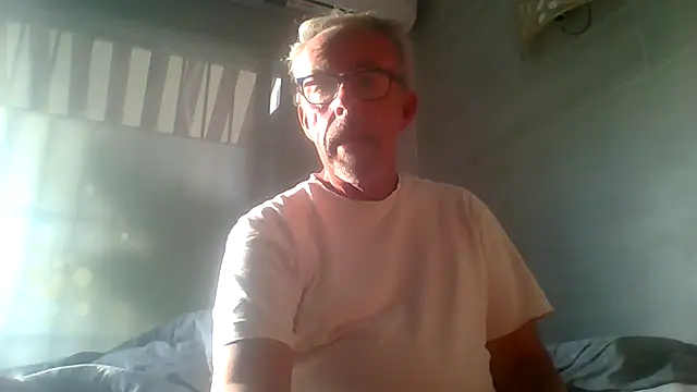 Snapshot of tuggy59 chatting on 2, 11, 2025 tuggy59 online show from 2, 11, 2025