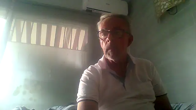 Snapshot of tuggy59 chatting on 5, 11, 2025 tuggy59 online show from 5, 11, 2025