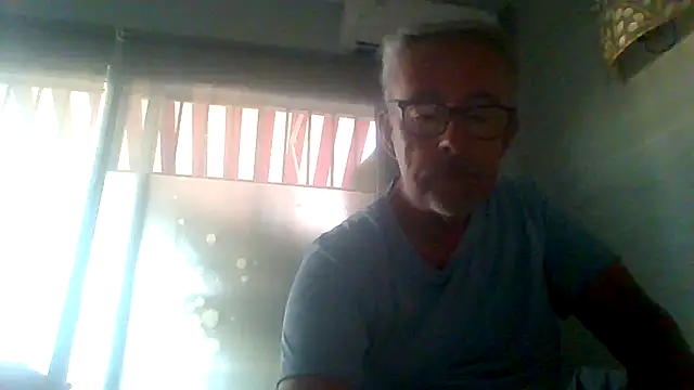 Snapshot of tuggy59 chatting on 6, 11, 2025 tuggy59 online show from 6, 11, 2025