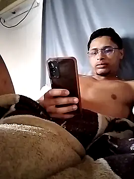 Snapshot of cirilopaupqueno chatting on 4, 10, 2025 cirilopaupqueno online show from 4, 10, 2025
