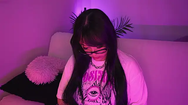 Gloomydoll online show from 2, 4, 2026