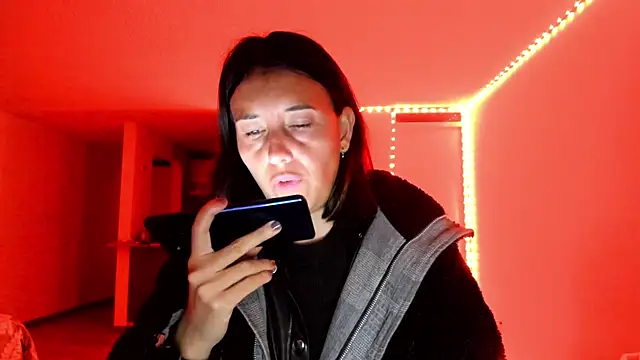 zoe jeane beker online show from 20, 2, 2025