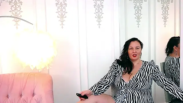 JudithCombs online show from 31, 1, 2025