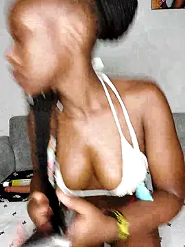 Snapshot of bebygirl143s chatting on 20, 11, 2025 bebygirl143s online show from 20, 11, 2025