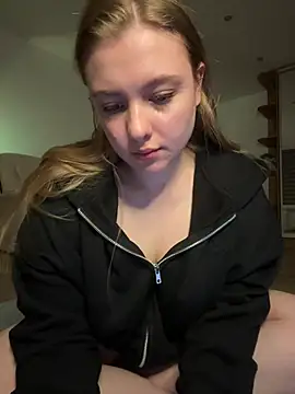 Snapshot of freiiaflower chatting on 15, 4, 2026 freiiaflower online show from 15, 4, 2026