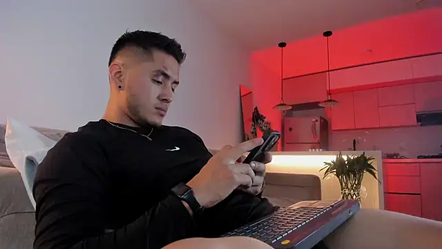 Chriskyle  online show from 8, 12, 2024