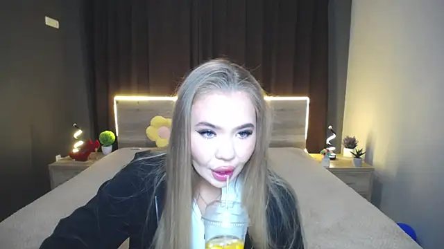 Snapshot of StacyYellig chatting on 7, 10, 2025 StacyYellig online show from 7, 10, 2025