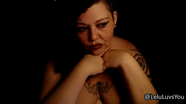 Snapshot of LeluLuvsYou chatting on 15, 4, 2026 LeluLuvsYou online show from 15, 4, 2026