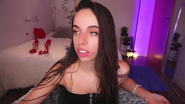 Snapshot of Dayna_Nebula chatting on 20, 9, 2025 Dayna Nebula online show from 20, 9, 2025