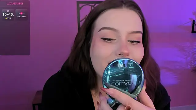 CoralineKeyns online show from 18, 2, 2025