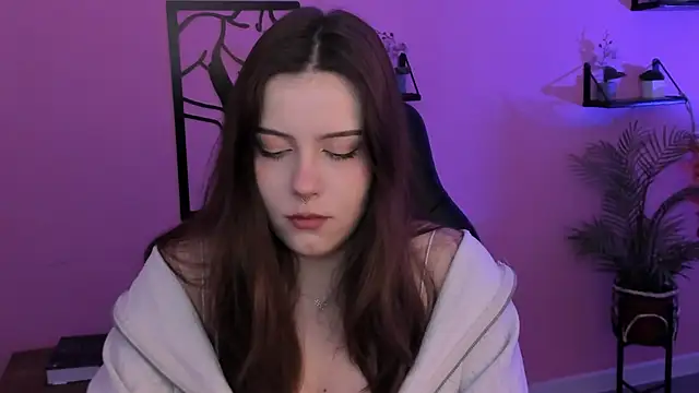 CoralineKeyns online show from 6, 3, 2025