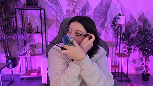 CoralineKeyns online show from 19, 9, 2025