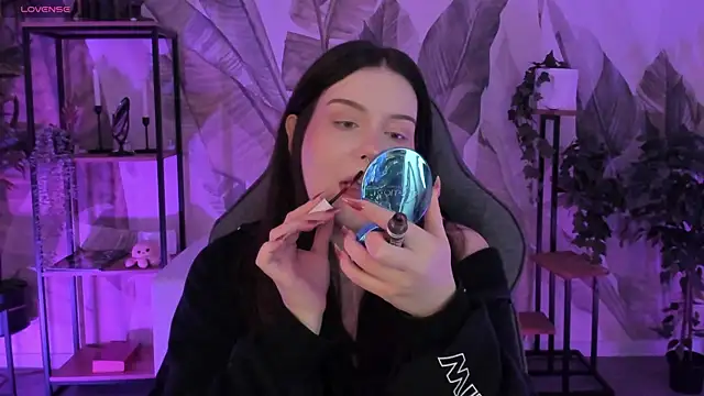 CoralineKeyns online show from 27, 9, 2025