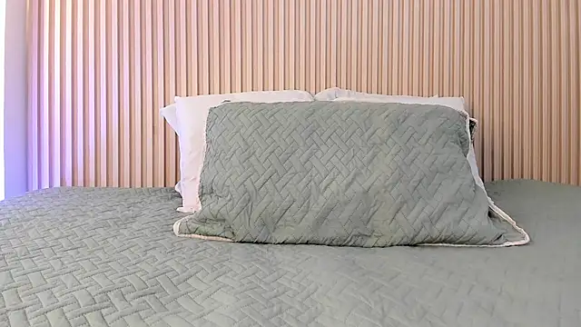 daiana curly online show from 8, 10, 2025