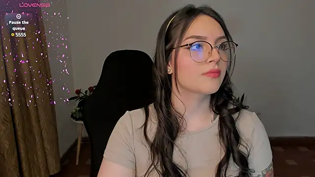 anaveleeez online show from 4, 1, 2025