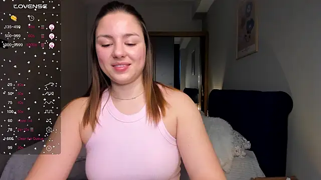 Snapshot of ThreeshaWhite chatting on 4, 3, 2025 ThreeshaWhite online show from 4, 3, 2025