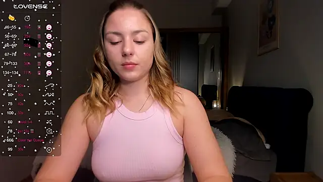 Snapshot of ThreeshaWhite chatting on 12, 3, 2025 ThreeshaWhite online show from 12, 3, 2025