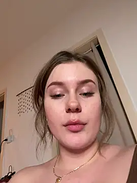 Snapshot of MaribelRiver chatting on 9, 2, 2025 MaribelRiver online show from 9, 2, 2025