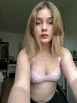 Snapshot of MaribelRiver chatting on 13, 3, 2025 MaribelRiver online show from 13, 3, 2025