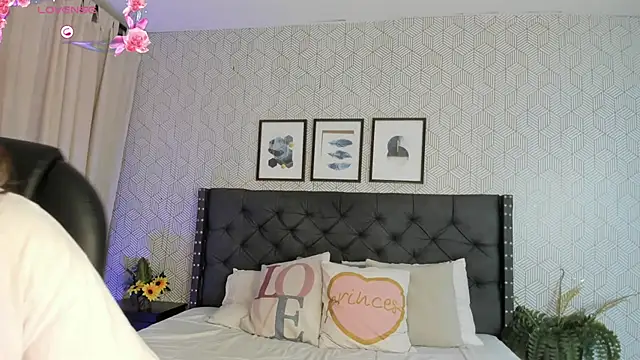 emma  smith1 online show from 18, 2, 2025