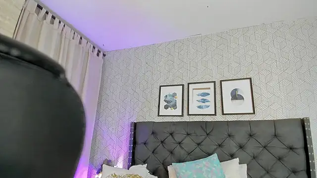 emma  smith1 online show from 20, 3, 2025