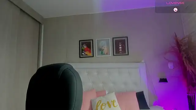 Snapshot of emma__smith1 chatting on 3, 3, 2026 emma smith1 online show from 3, 3, 2026