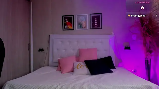 Snapshot of emma__smith1 chatting on 4, 3, 2026 emma smith1 online show from 4, 3, 2026