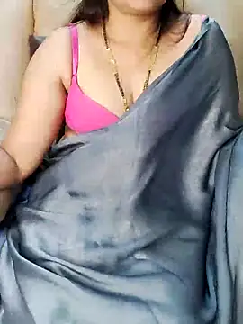 Traditional Housewife  online show from 21, 2, 2025