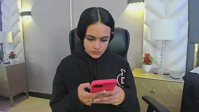 ChloeHarper  online show from 25, 3, 2026