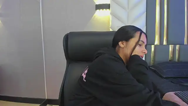 ChloeHarper  online show from 9, 4, 2026