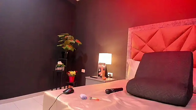 mia milff online show from 16, 10, 2025