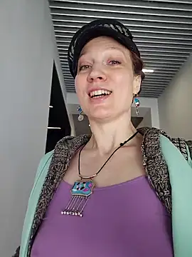 Exhibitionsplit online show from 17, 4, 2026